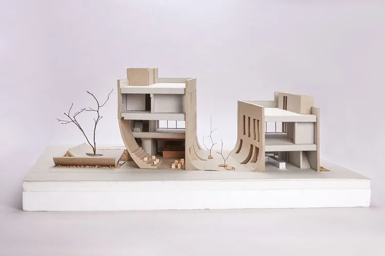Maqueta seccionada de dos volúmenes